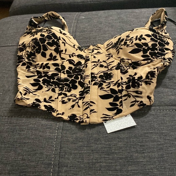Windsor Beige corset  crop tank with Black velvet Floral print in size small new - Picture 8 of 9